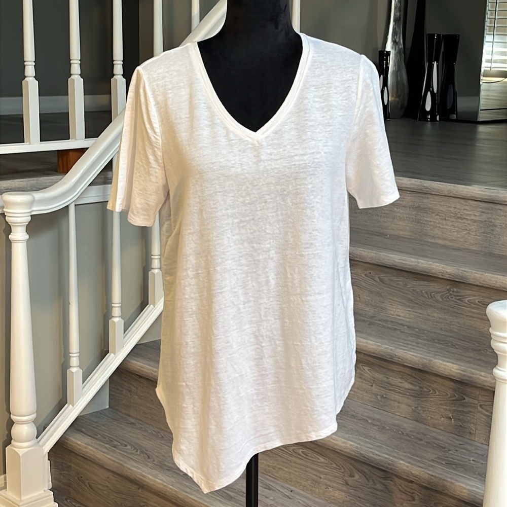 Chico's White V-Neck Short Sleeve Tee
